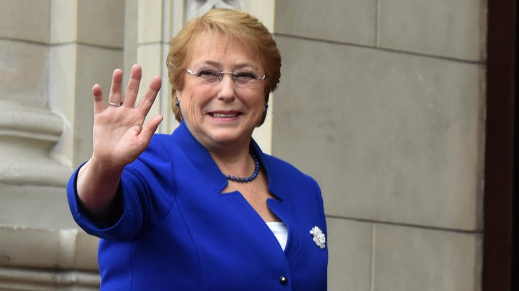 Noticias Chile | Decreto firmado por Bachelet permite a todos los inmigrantes poder vacunarse en nuestro territorio