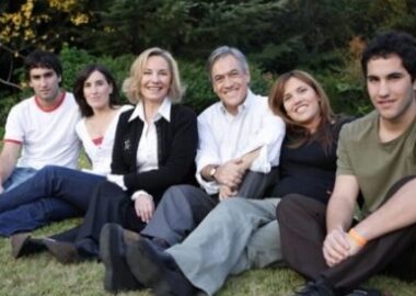 Noticias Chile | Indignación por viaje de Cecilia Morel a Miami, mientras millones de chilenos no pueden salir de sus casas
