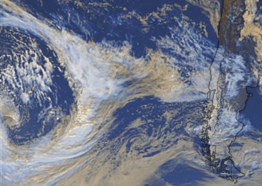 Noticias Chile | nuevo sistema frontal aproxima a la zona central de Chile con fuertes precipitaciones en la RM y nieve en cordillera