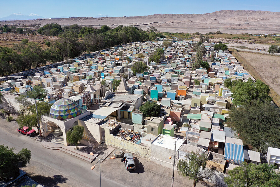 Noticias Chile | Cementerio de Calama al borde del colapso , alcalde dice que tendrán que realizar mas nichos