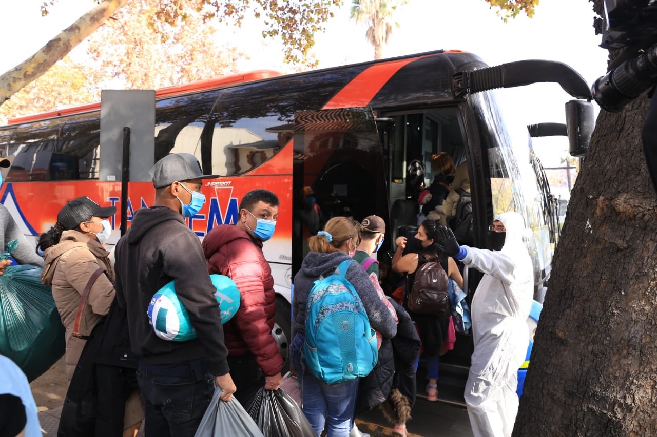 Noticias Chile |Carabineros descubrió en buses 20 inmigrantes ilegales con destino a la zona central del país