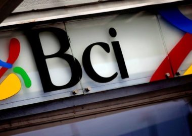 Noticias Chile | Cajera de Banco BCI se suma a la polémica diciendo que “no atendía a pacos "
