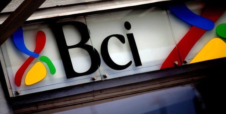 Noticias Chile | Cajera de Banco BCI se suma a la polémica diciendo que “no atendía a pacos "