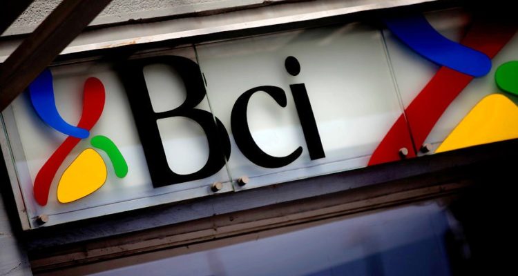Noticias Chile | Cajera de Banco BCI se suma a la polémica diciendo que “no atendía a pacos 