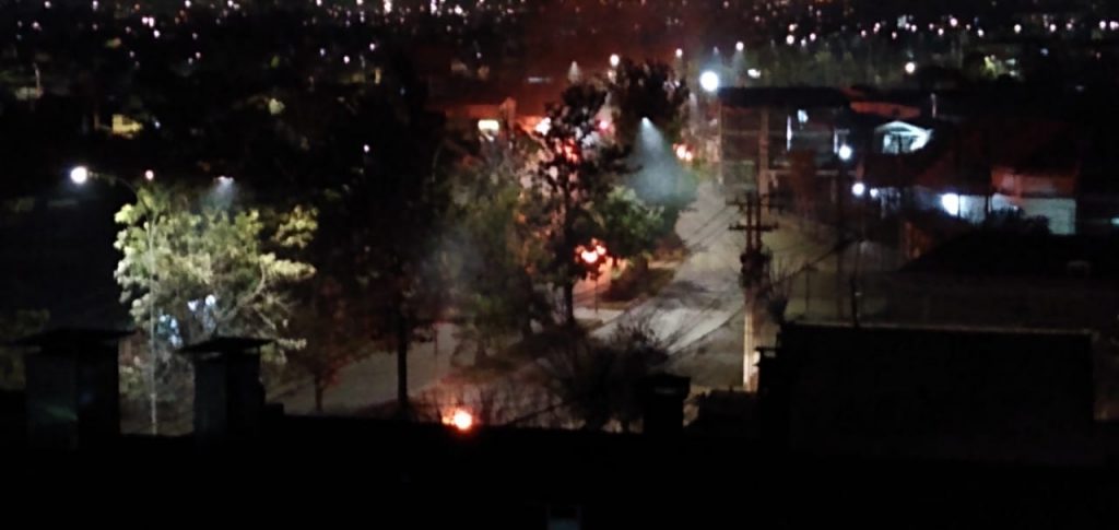 Noticias Chile | Barricadas y un bus quemado marcan la antesala de la votación del retiro del 10% de la AFP