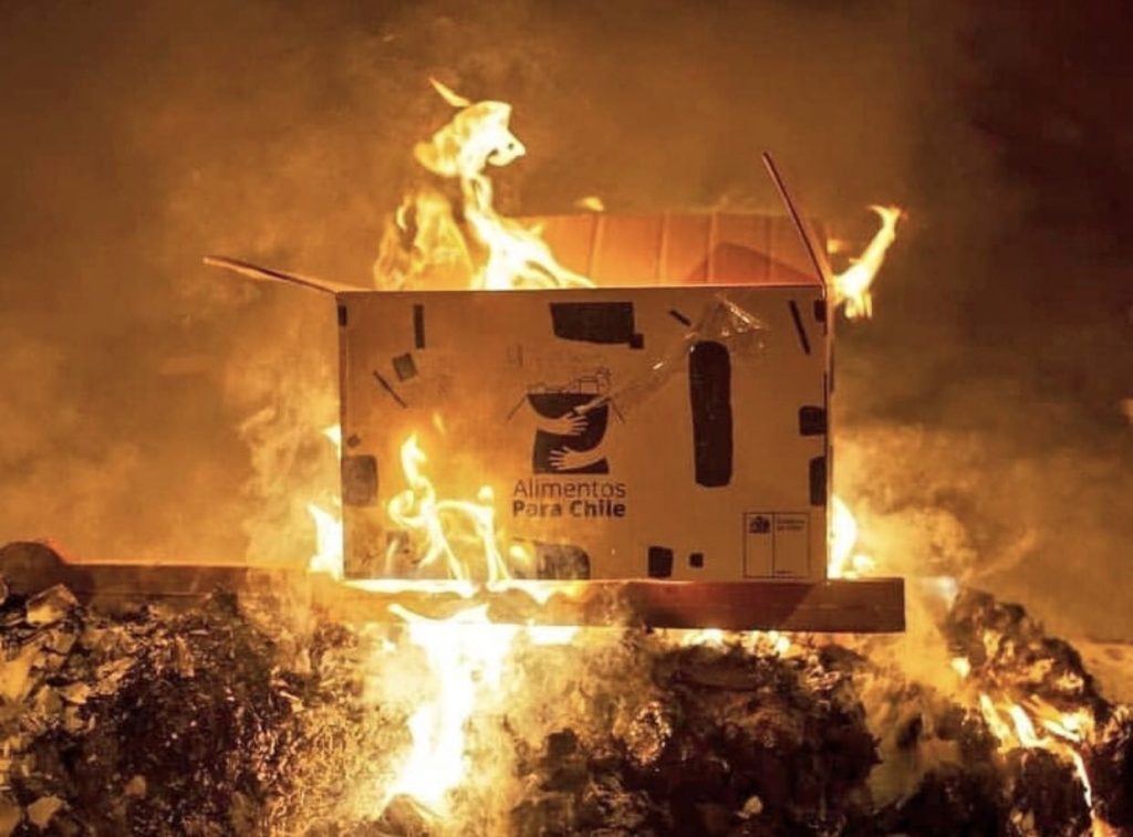 Noticias Chile | Barricadas, saqueos, buses quemados y ataques a Carabineros deja violenta jornada de protestas contra el gobierno de Chile | INFORMADORCHILE 