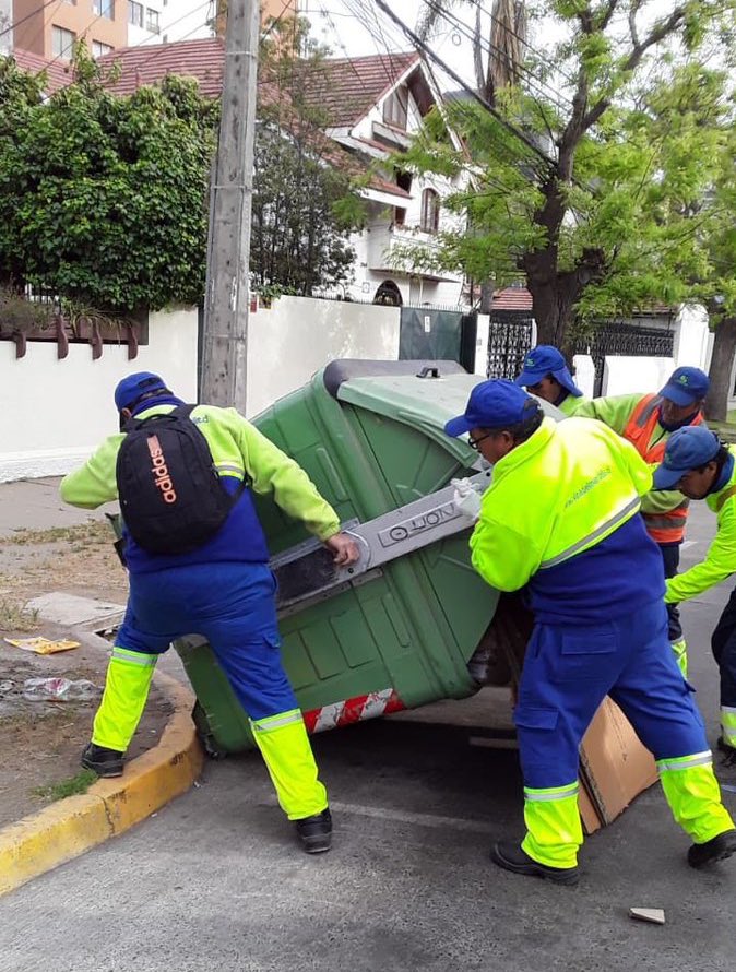 Noticias Chile | Exconsejal Tito Moggia(UDI) insulta y amenaza a trabajadores del aseo
