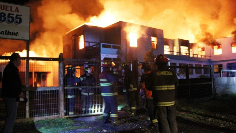 Noticias Chile | Ataque incendiario quema por completo internado rural en Cañete | INFORMADORCHILE 
