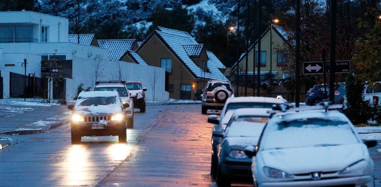 Noticias Chile | Comienza a nevar en Santiago