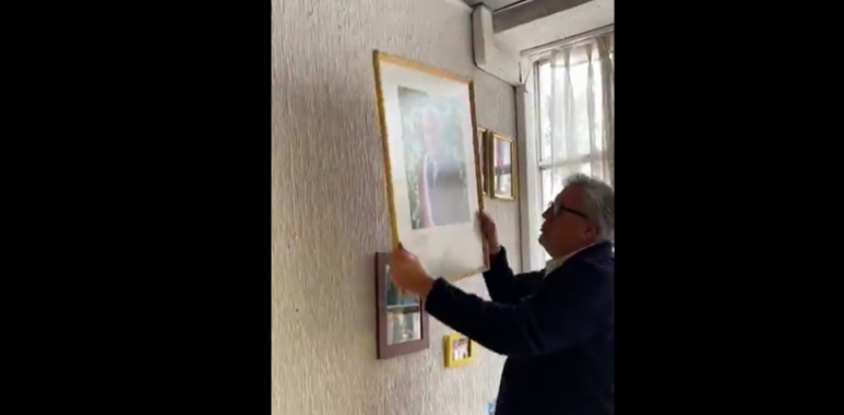 Noticias Chile | Alcalde de Rancagua Eduardo Soto retira fotografía de Piñera ""Déjalo por allá"