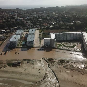 Noticias Chile | Complejo habitacional construido bajo humedal en Los Molles, quedó anegado con las precipitaciones