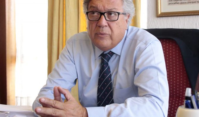 Noticias Chile | Alcalde de Rancagua Eduardo Soto retira fotografía de Piñera ""Déjalo por allá"