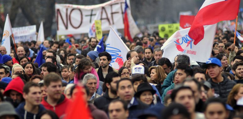 Noticias Chile | Presentan proyecto de ley para inhabilitar a gerentes de las AFP que tengan sociedades en el extranjero o en paraísos fiscales | INFORMADORCHILE