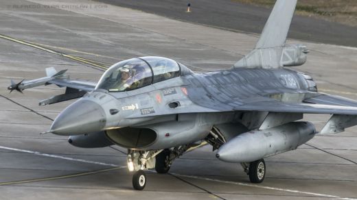 Noticias Chile | FACH muestra todo el poderío del armamento inerte del F16 | Informadorchile