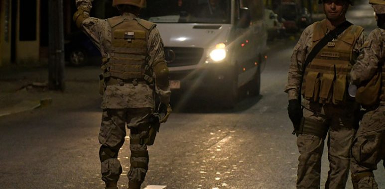Noticias Chile | Militares usaron armamento en toque de queda contra delincuente y quedaron detenidos por la justicia chilena