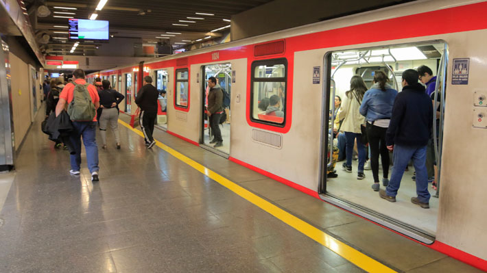Noticias Chile | Metro normaliza el horario de apertura en días hábiles | INFORMADORCHILE 