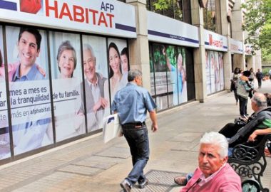 Noticias Chile | AFP Habitat por retiro del 10 % "Es un error histórico para los jubilados de Chile y una medida populista"