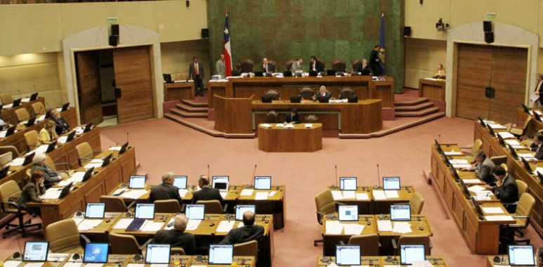 Noticias Chile | La Mesa del Senado decidió suspender el trabajo legislativo debido al estrés, la mayoría de los integrantes tiene sueldos de $10 millones mensuales | INFORMADORCHILE