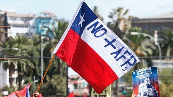 Noticias Chile | Crece la presión del oficalismo y oposición, para que chilenos puedan retirar el 10% de su AFP