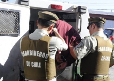 Noticias Chile | Mujer es violada y pide ayuda a Carabineros, pero es detenida por toque de queda