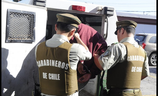 Noticias Chile | Mujer es violada y pide ayuda a Carabineros, pero es detenida por toque de queda