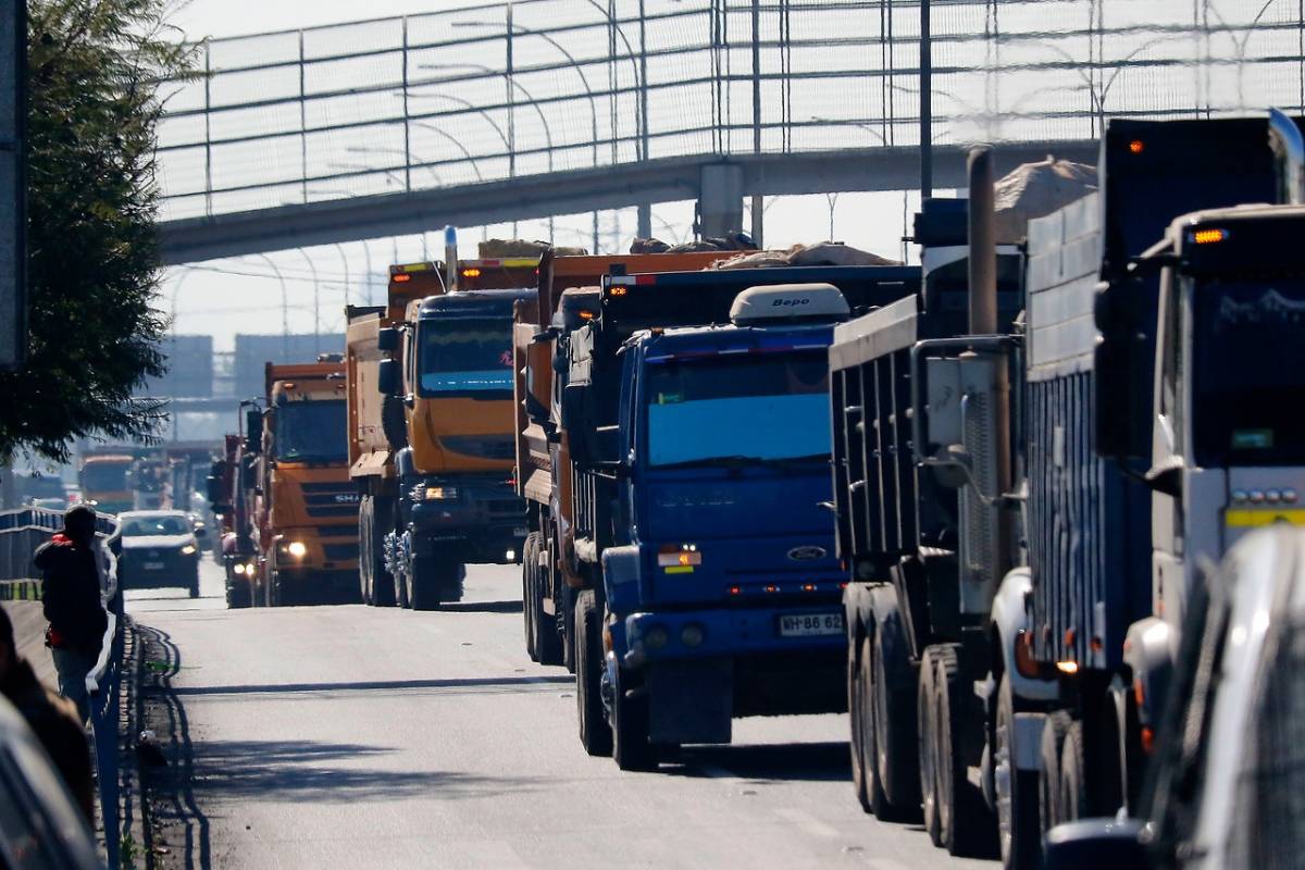 Noticias Chile | Camioneros piden declarar "Estado de sitio" en La Araucanía, de lo contrario amenazan con paralizar el país | INFORMADORCHILE 