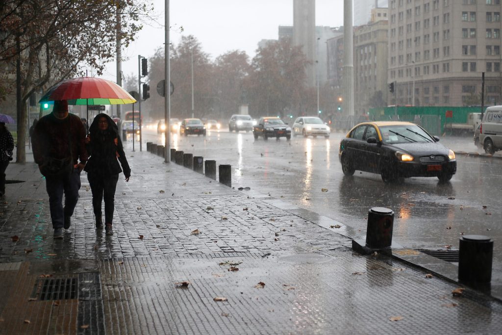 Noticias Chile | Sistema frontal podría dejar precipitaciones para el próximo martes en Santiago | INFORMADORCHILE 