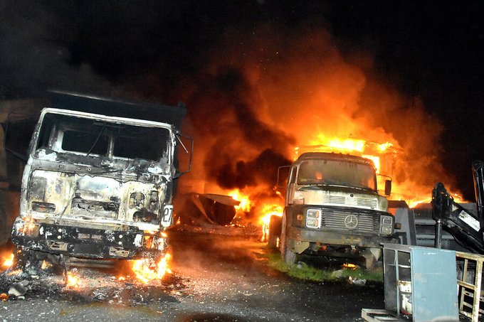Noticias Chile | "Terrorismo en La Araucanía" ataque incendiario deja 14 camiones quemados | Informadorchile