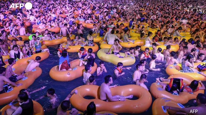 Noticias Chile | Chinos realizan masiva fiesta acuática en Wuhan, mientras todo el mundo vive extensas cuarentenas | INFORMADORCHILE