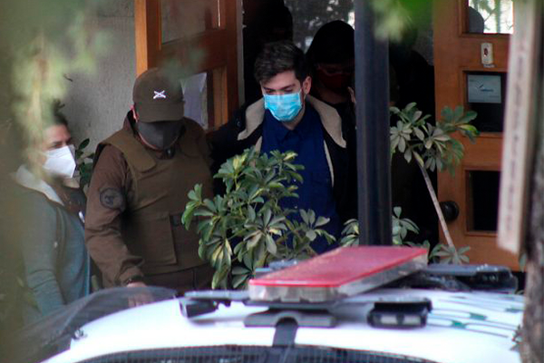 Noticias Chile | Revelan que "Nano Calderón" estaría esposado y con grilletes las 24 horas del día en el centro psiquiátrico
