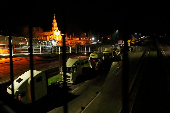 Noticias Chile | Camioneros bloquean pistas de circulación de manera parcial de la ruta 68 | INFORMADORCHILE 