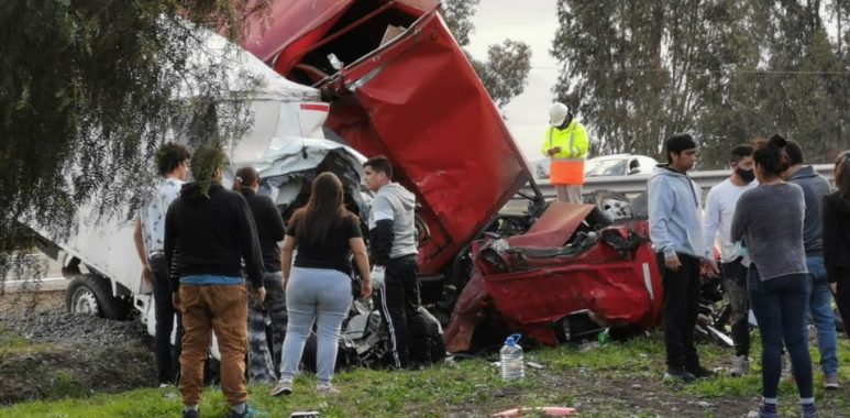 Noticias Chile | Grave accidente deja de manera preliminar cinco personas fallecidas en la Autopista del Sol