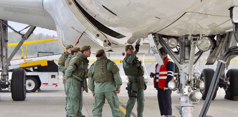 Noticias Chile | Chileno mencionó la palabra bomba en el Aeropuerto: perdió el vuelo , sus vacaciones y millonaria demanda