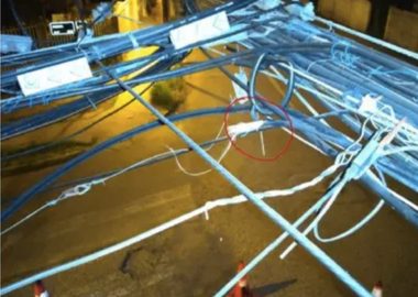 Noticias Chile | VTR muestra el pequeño cable de fibra óptica cortado intencionalmente, que dejó a miles de usuarios sin servicio en Santiago