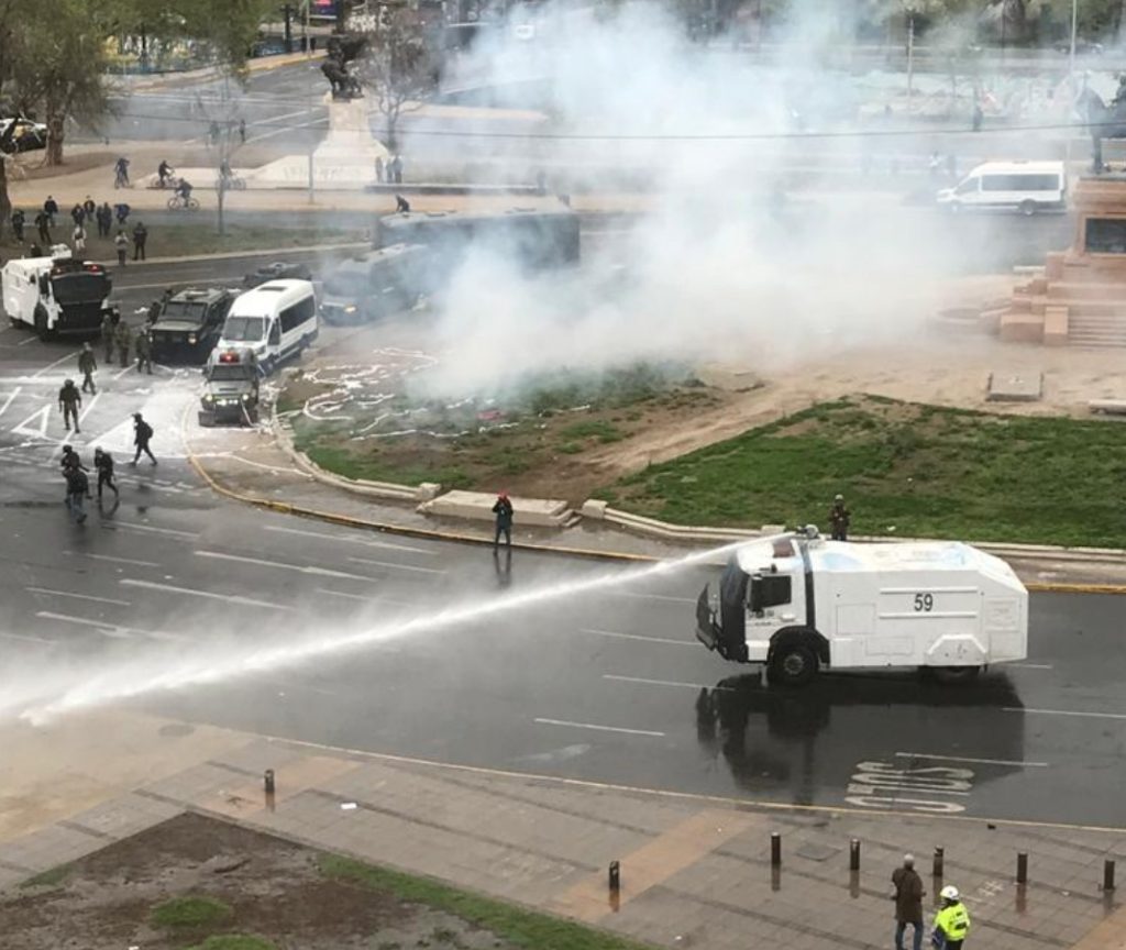 Noticias Chile | Marcha de personal de la salud termina con graves disturbios en Plaza Italia
