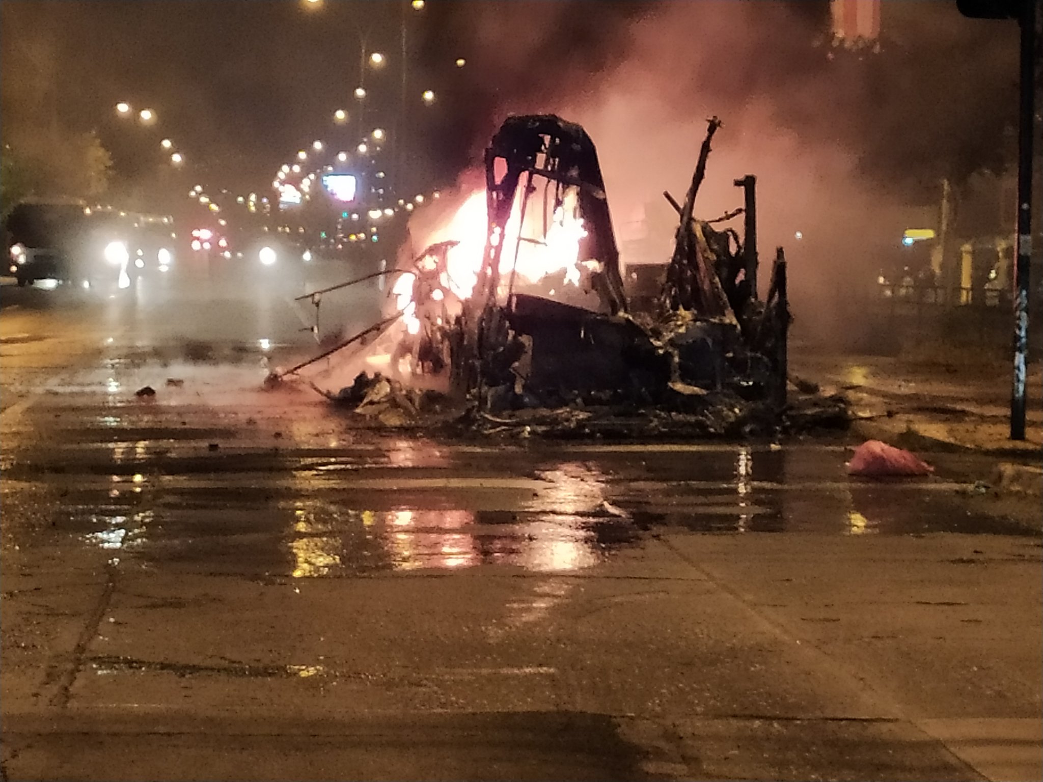 Noticias Chile | Violentistas queman bus del Transantiago nuevo en Nuñoa