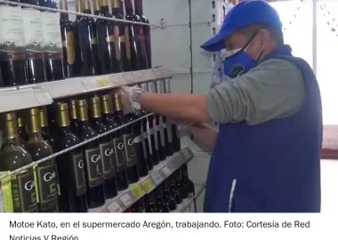 Noticias Chile | Doctor en biología molecular trabaja de reponedor en supermercado por la crisis económica
