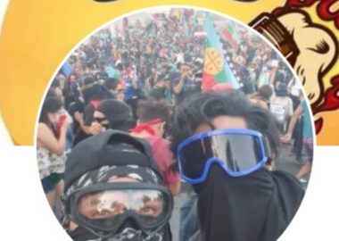 Noticias Chile | Carabinero infiltrado fue descubierto en la población "Lo Hermida" por culpa de "Contra viento y marea"