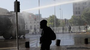 Noticias Chile | Manifestantes se agrupan en la Alameda, para exigir la renuncia del presidente Piñera por indolente