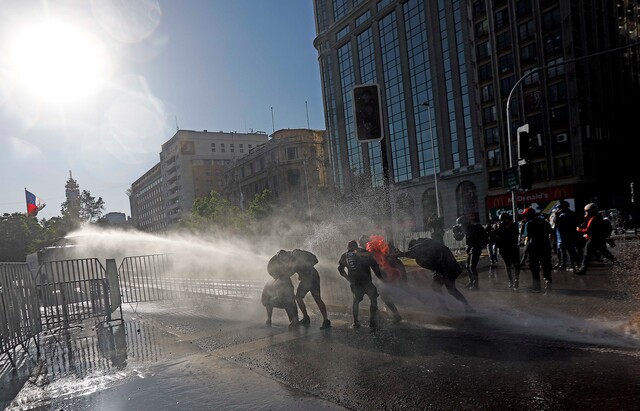 Noticias Chile | Carabineros despliega 1.100 policías para contener a los manifestantes lejos de La Moneda