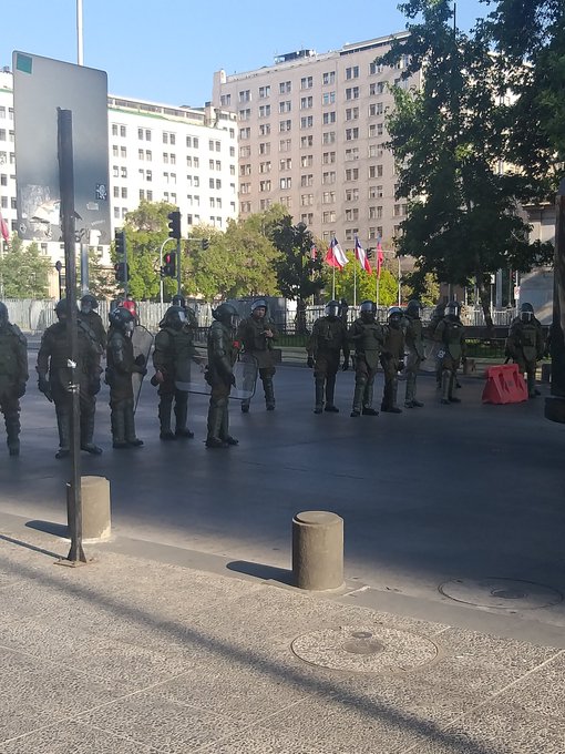 Noticias Chile | Manifestantes se agrupan en la Alameda, para exigir la renuncia del presidente