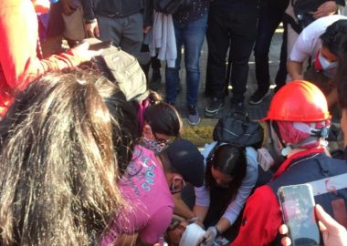 Noticias Chile | Carabinero de franco sufre brutal golpiza en medio de las manifestaciones de ayer