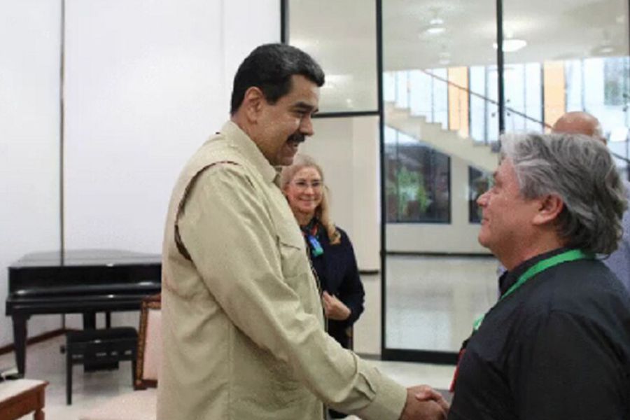 Noticias Chile | Nicolás Maduro está orando por la salud del Senador Navarro que se encuentra en riesgo vital➡ https://www.elinformadorchile.cl/2020/11/13/noticias-chile-nicolas-maduro-esta-orando-por-la-salud-del-senador-navarro-que-se-encuentra-en-riesgo-vital/