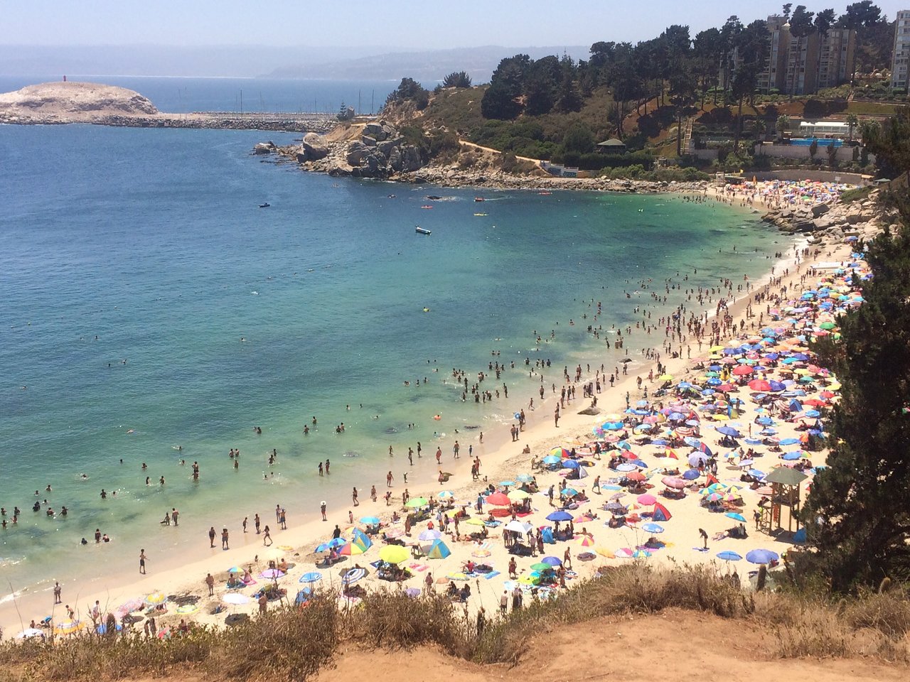 Noticias Chile | Playas colapsaron de personas debido al fin de semana largo 