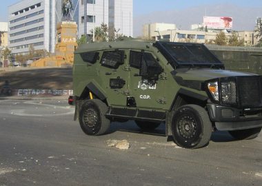 Noticias Chile | Carabineros prepara sus vehículos Sandcat 4x4 para que puedan lanzar gas lacrimógeno