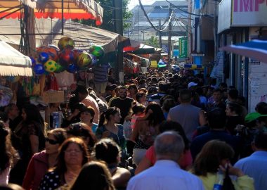 Noticias Chile | Pelea entre colombianos termina con un adulto mayor baleado en barrio Meiggs