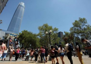 Noticias Chile | Gigantescas aglomeraciones en el "Costanera Center", obligó a iniciar un sumario sanitario