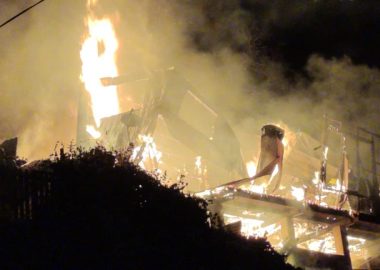 Noticias Chile | Incendio consume casa por completo en Valparaíso, dejando una menor de 12 años fallecida