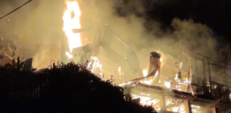 Noticias Chile | Incendio consume casa por completo en Valparaíso, dejando una menor de 12 años fallecida