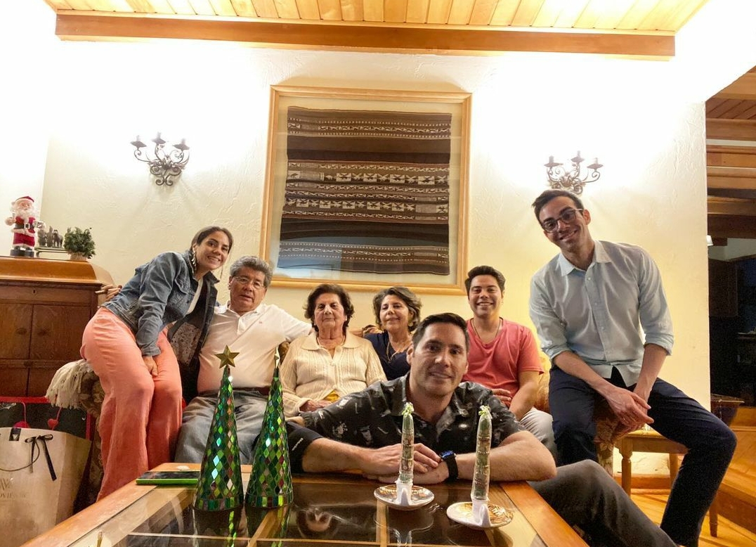 Noticias Chile | Pancho Saavedra sube inédita fotografía de Navidad junto a su pareja